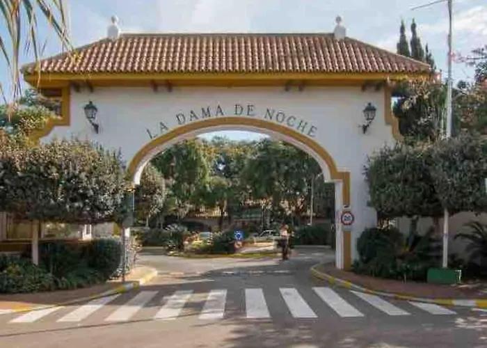 Dama De Noche 5 Pax Y Terraza En Puerto Banus